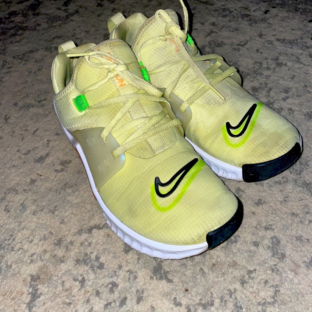 Nike cross training shoe